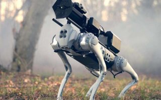 Alev Püskürten Robot Köpek Geliyor