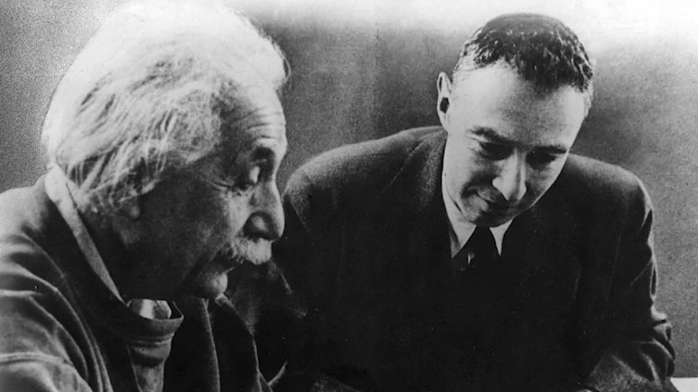 Robert Oppenheimer Kimdir?