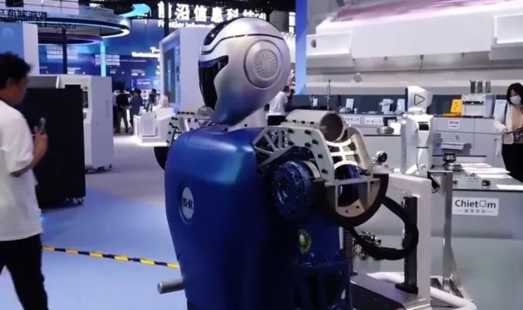 Robot Çizerler Bilim ve Teknoloji Forumunun Gözdesi Oldu